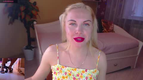 Lisa online show from 10/14/25, 03:51