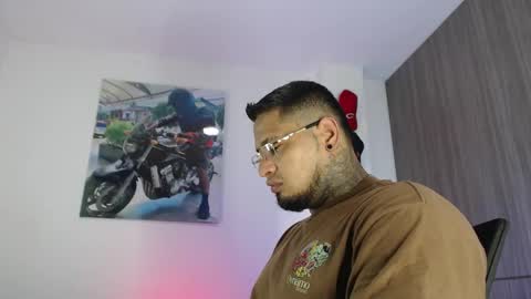Snapshot of soy_apolo chatting on 10/25/25, 03:40 soy_apolo online show from 10/25/25, 03:40