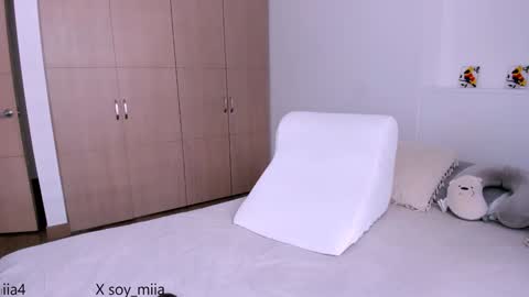 Snapshot of soy_miia chatting on 01/27/25, 08:39 MIA online show from 01/27/25, 08:39