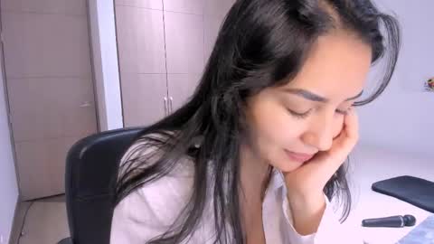 Snapshot of soy_miia chatting on 02/15/25, 11:14 MIA online show from 02/15/25, 11:14