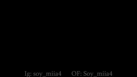 Snapshot of soy_miia chatting on 09/23/25, 09:29 MIA online show from 09/23/25, 09:29