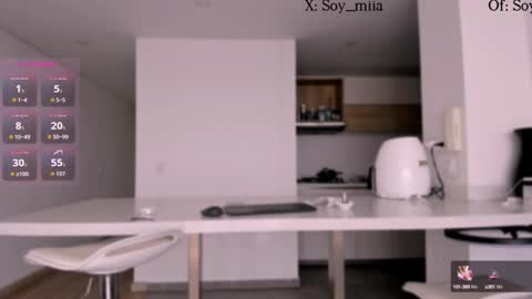 Snapshot of soy_miia chatting on 09/25/25, 08:12 MIA online show from 09/25/25, 08:12