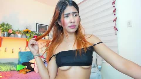 Snapshot of soy_sarah chatting on 02/07/25, 06:14 Sarah Valentina online show from 02/07/25, 06:14