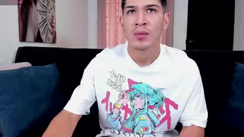 Snapshot of soyraydimarco_ chatting on 10/03/25, 01:52 RayDimarco independent model online show from 10/03/25, 01:52