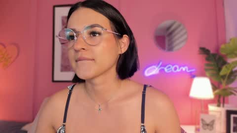 Snapshot of soysaraa_ chatting on 01/27/25, 07:35 Aleja online show from 01/27/25, 07:35