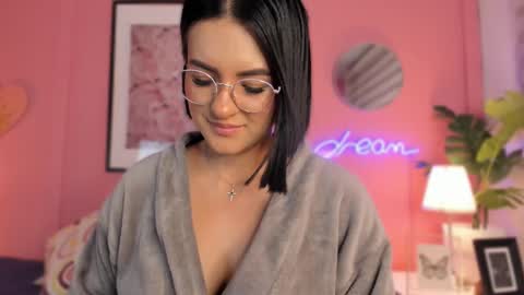 Snapshot of soysaraa_ chatting on 02/22/25, 08:07 Aleja online show from 02/22/25, 08:07