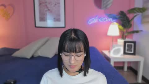 Snapshot of soysaraa_ chatting on 09/12/25, 05:07 Aleja online show from 09/12/25, 05:07