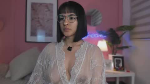 Snapshot of soysaraa_ chatting on 10/07/25, 05:48 Aleja online show from 10/07/25, 05:48