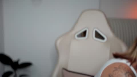 Snapshot of soytulu_ chatting on 12/02/24, 10:23 brisa s online show from 12/02/24, 10:23