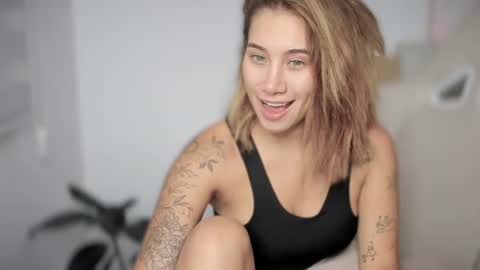 Snapshot of soytulu_ chatting on 02/15/25, 03:31 brisa s online show from 02/15/25, 03:31