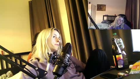 Snapshot of spacegirl42o chatting on 12/24/24, 04:30 Spacegirl online show from 12/24/24, 04:30