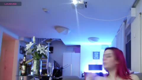 Snapshot of spacegirl42o chatting on 02/06/25, 10:32 Spacegirl online show from 02/06/25, 10:32