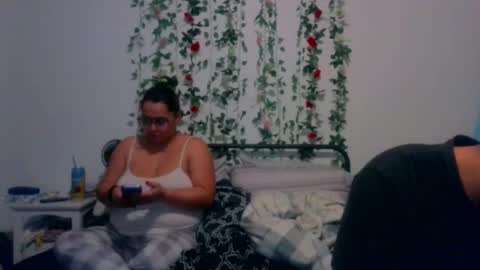 Snapshot of spanishcouple4255 chatting on 10/23/25, 04:45 spanishcouple4255 online show from 10/23/25, 04:45