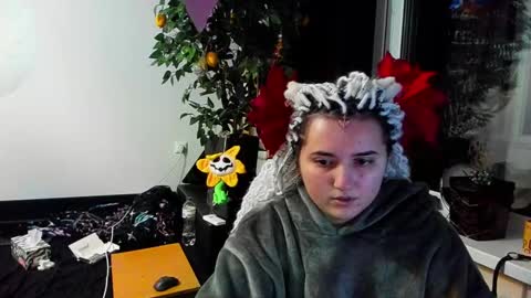 Snapshot of spanking_girls chatting on 01/03/25, 01:48 Evgenia online show from 01/03/25, 01:48