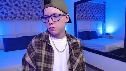 Snapshot of spencerm_ chatting on 10/25/25, 08:58 spencerm_ online show from 10/25/25, 08:58