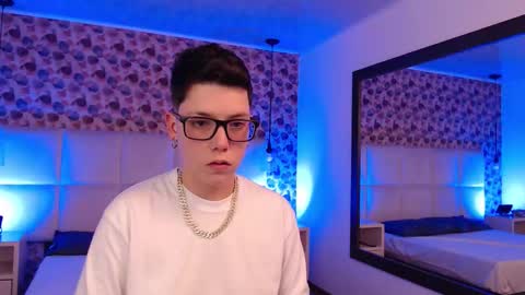 Snapshot of spencerm_ chatting on 10/31/25, 07:48 spencerm_ online show from 10/31/25, 07:48