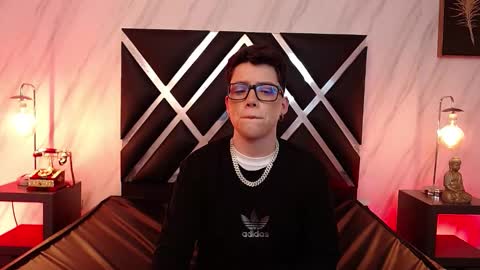 Snapshot of spencerm_ chatting on 11/28/25, 10:45 spencerm_ online show from 11/28/25, 10:45