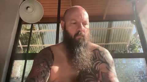 Beard Guy online show from 11/04/25, 09:36