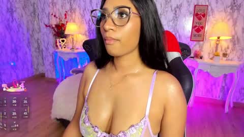 Snapshot of spicyamelia chatting on 02/19/25, 08:10 Amelia GTM-5 817 IG Spicychoco am online show from 02/19/25, 08:10