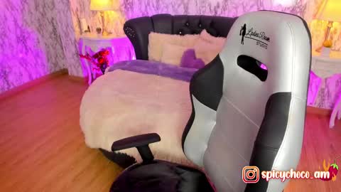 Snapshot of spicyamelia chatting on 03/04/25, 01:06 Amelia GTM-5 817 IG Spicychoco am online show from 03/04/25, 01:06