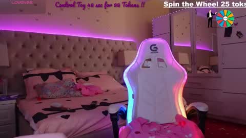 Snapshot of spicygirls chatting on 10/19/25, 08:15 Alicia online show from 10/19/25, 08:15