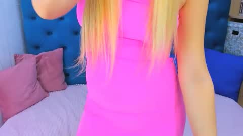 Snapshot of spicypreggo chatting on 10/20/25, 03:07 Valeri online show from 10/20/25, 03:07