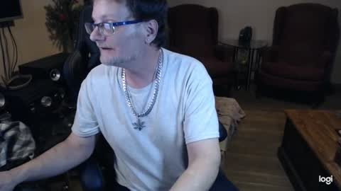 Snapshot of spider19752020 chatting on 12/27/24, 01:43 bri and mags fun room online show from 12/27/24, 01:43