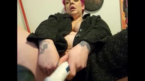 Snapshot of spinnerbitch chatting on 03/03/25, 12:15 Vanessa Spade online show from 03/03/25, 12:15