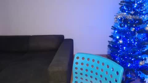 Snapshot of spoiled__doll chatting on 12/21/24, 01:47 Doll online show from 12/21/24, 01:47