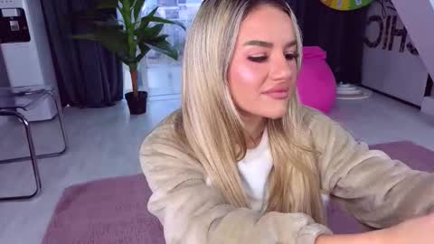 Anna online show from 11/08/25, 12:38