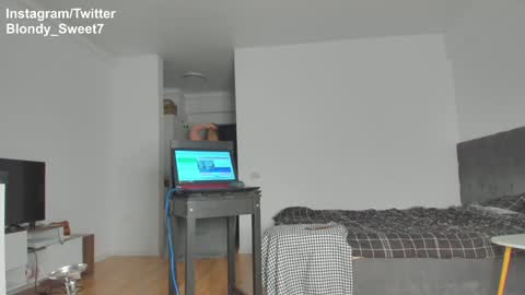 Snapshot of squirt_blondy chatting on 01/23/25, 03:01 Caila online show from 01/23/25, 03:01