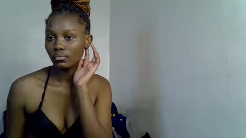 Snapshot of squirt_godes chatting on 09/22/25, 05:04 Tashy online show from 09/22/25, 05:04