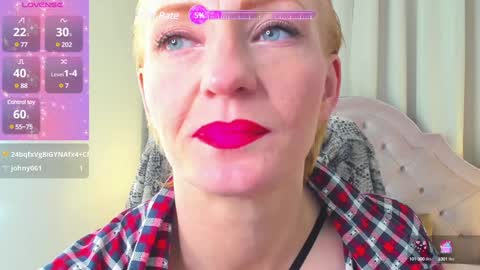 Snapshot of squirtymom chatting on 12/02/24, 08:33 Alisa online show from 12/02/24, 08:33