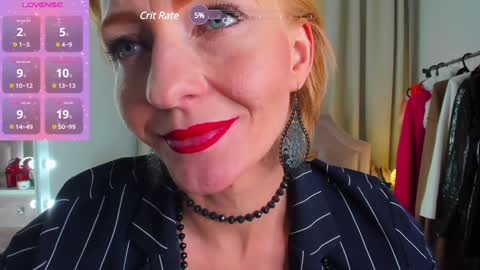Snapshot of squirtymom chatting on 02/03/25, 04:52 Alisa online show from 02/03/25, 04:52
