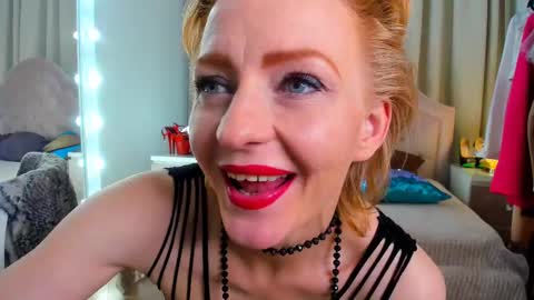 Snapshot of squirtymom chatting on 02/25/25, 05:47 Alisa online show from 02/25/25, 05:47