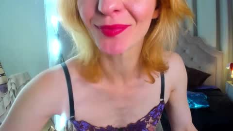 Snapshot of squirtymom chatting on 09/18/25, 03:58 Alisa online show from 09/18/25, 03:58