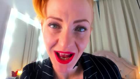 Snapshot of squirtymom chatting on 09/25/25, 11:47 Alisa online show from 09/25/25, 11:47