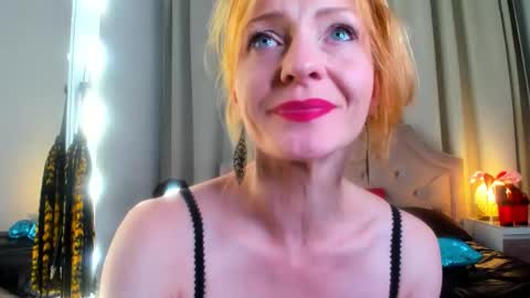 Snapshot of squirtymom chatting on 10/08/25, 07:17 Alisa online show from 10/08/25, 07:17