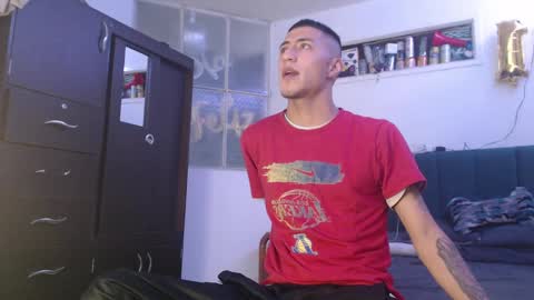 Snapshot of sr_porn01 chatting on 01/16/25, 11:06 sr_porn01 online show from 01/16/25, 11:06