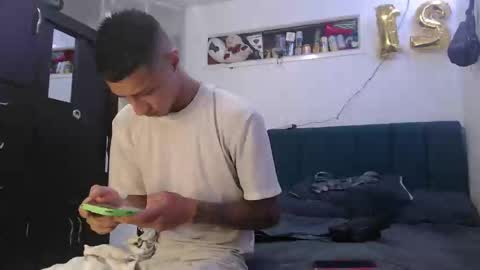 Snapshot of sr_porn01 chatting on 03/03/25, 07:06 sr_porn01 online show from 03/03/25, 07:06