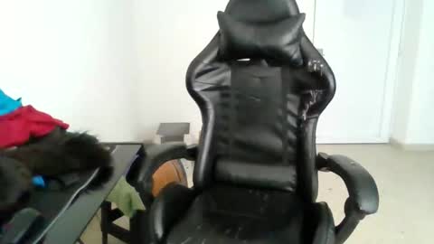 Snapshot of srbey_ chatting on 11/12/25, 11:14 Vic online show from 11/12/25, 11:14