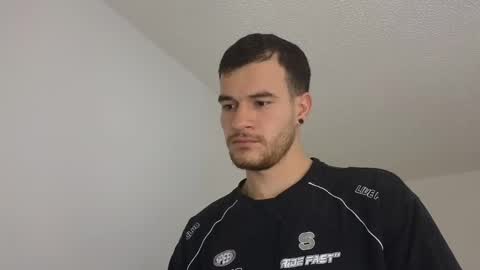 Snapshot of srbey_ chatting on 11/16/25, 02:17 Vic online show from 11/16/25, 02:17