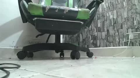 Snapshot of srfindomfeet_ chatting on 10/06/25, 04:32 sr master cum its my old account online show from 10/06/25, 04:32