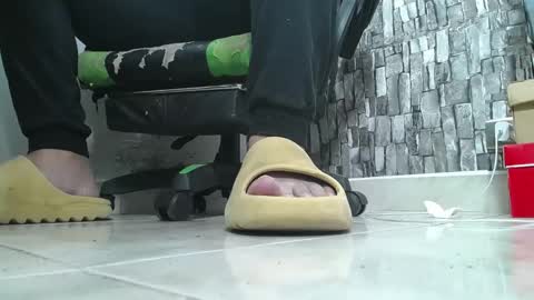Snapshot of srfindomfeet_ chatting on 10/09/25, 02:42 sr master cum its my old account online show from 10/09/25, 02:42