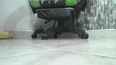 Snapshot of srfindomfeet_ chatting on 10/10/25, 01:48 sr master cum its my old account online show from 10/10/25, 01:48