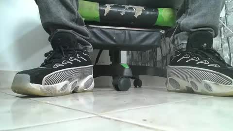 Snapshot of srfindomfeet_ chatting on 10/23/25, 07:07 sr master cum its my old account online show from 10/23/25, 07:07