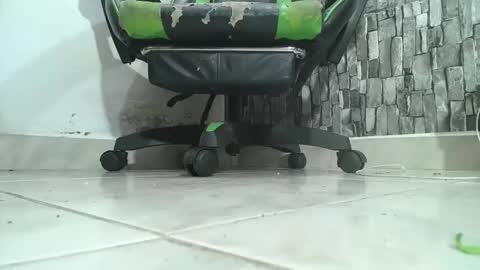 Snapshot of srfindomfeet_ chatting on 10/29/25, 06:59 sr master cum its my old account online show from 10/29/25, 06:59