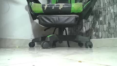 Snapshot of srfindomfeet_ chatting on 11/07/25, 01:38 sr master cum its my old account online show from 11/07/25, 01:38