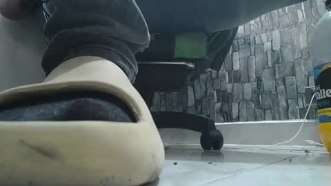 Snapshot of srfindomfeet_ chatting on 11/14/25, 03:16 sr master cum its my old account online show from 11/14/25, 03:16