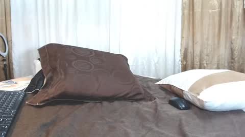 Snapshot of srta_luciana chatting on 01/07/25, 03:12 . . online show from 01/07/25, 03:12